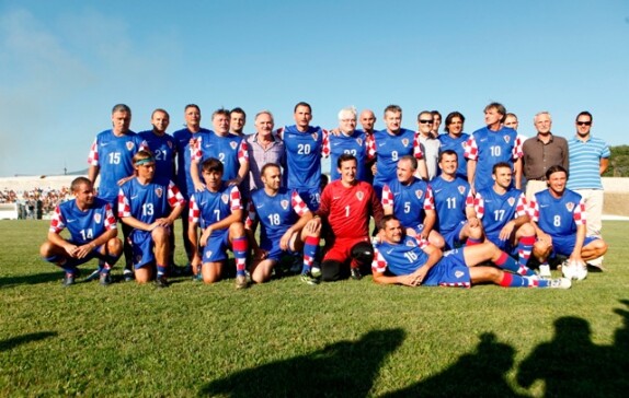 President Josipovic and Prof. Primorac played in Knin for the team of Cro Unum Charitable Society at the humanitarian football match in Knin