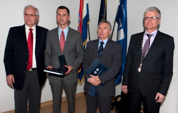 Professor Primorac received the Gold Plaque from the University of Split, University Department of Professional Studies